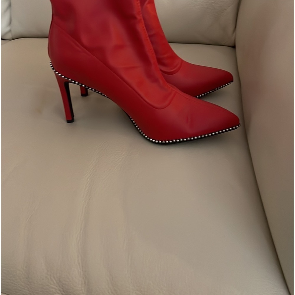 BAR||| Women’s Slip on boots.Size 8 in Red